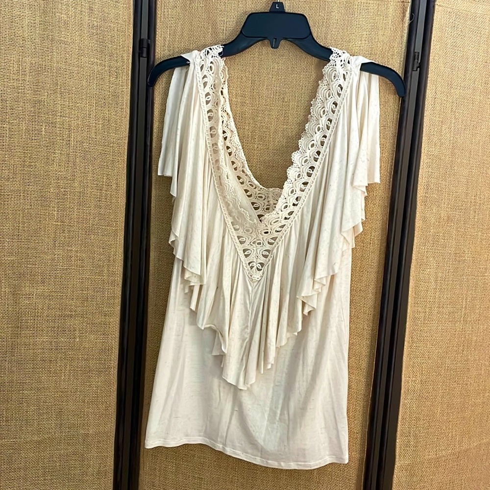 Gimmicks lace ruffle sleeveless top